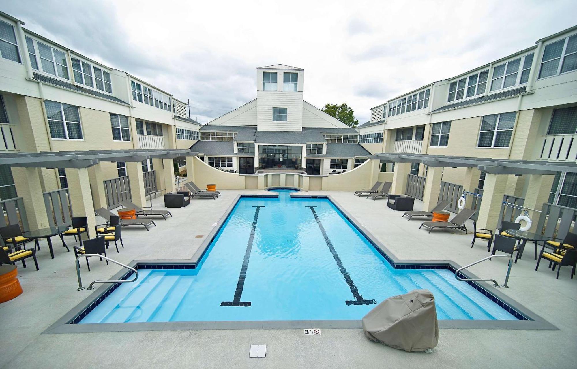 Doubletree By Hilton South Hotel