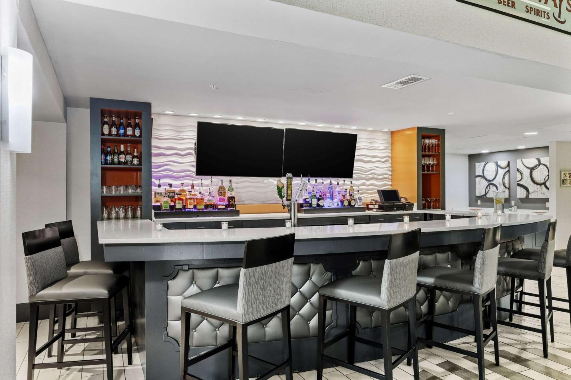 Hotel Doubletree By Hilton South Huntsville